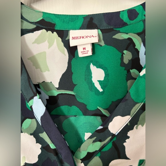 Merona Pretty Green Floral Long Sleeve V Neck Blouse Shirt. Size Medium - Picture 2 of 8